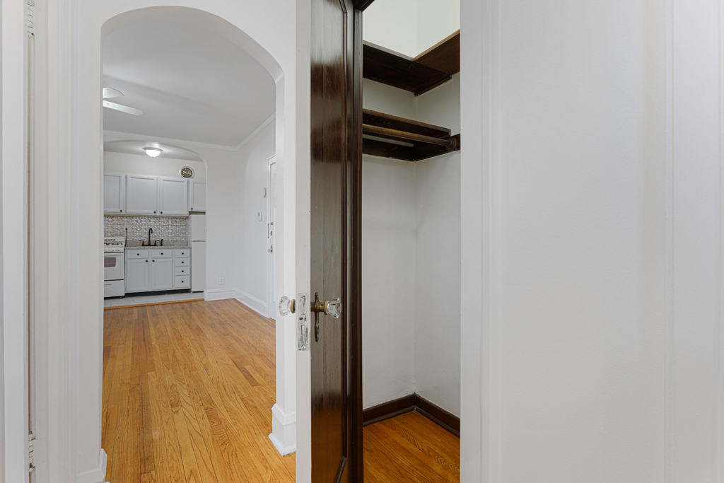 2342 N Spaulding Avenue - Photo 4