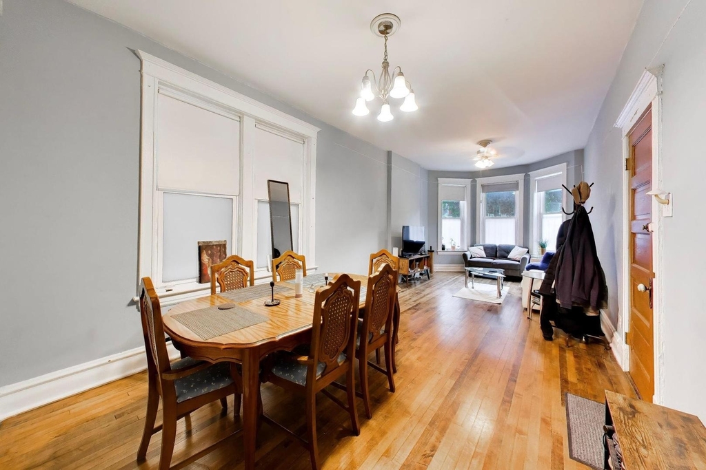 1037 S Racine Avenue - Photo 2