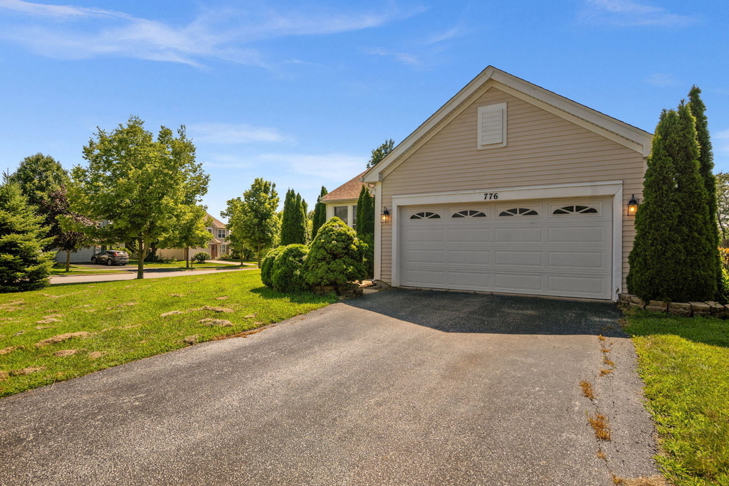 776 Chesterfield Lane - Photo 2