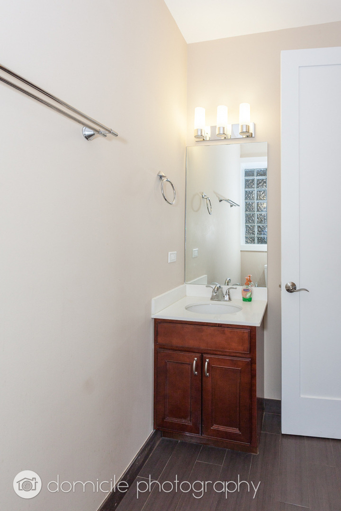 815 W Newport Avenue - Photo 10
