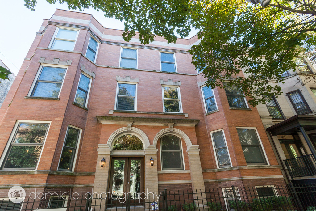 815 W Newport Avenue - Photo 0