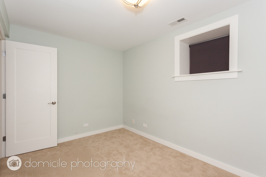 815 W Newport Avenue - Photo 18
