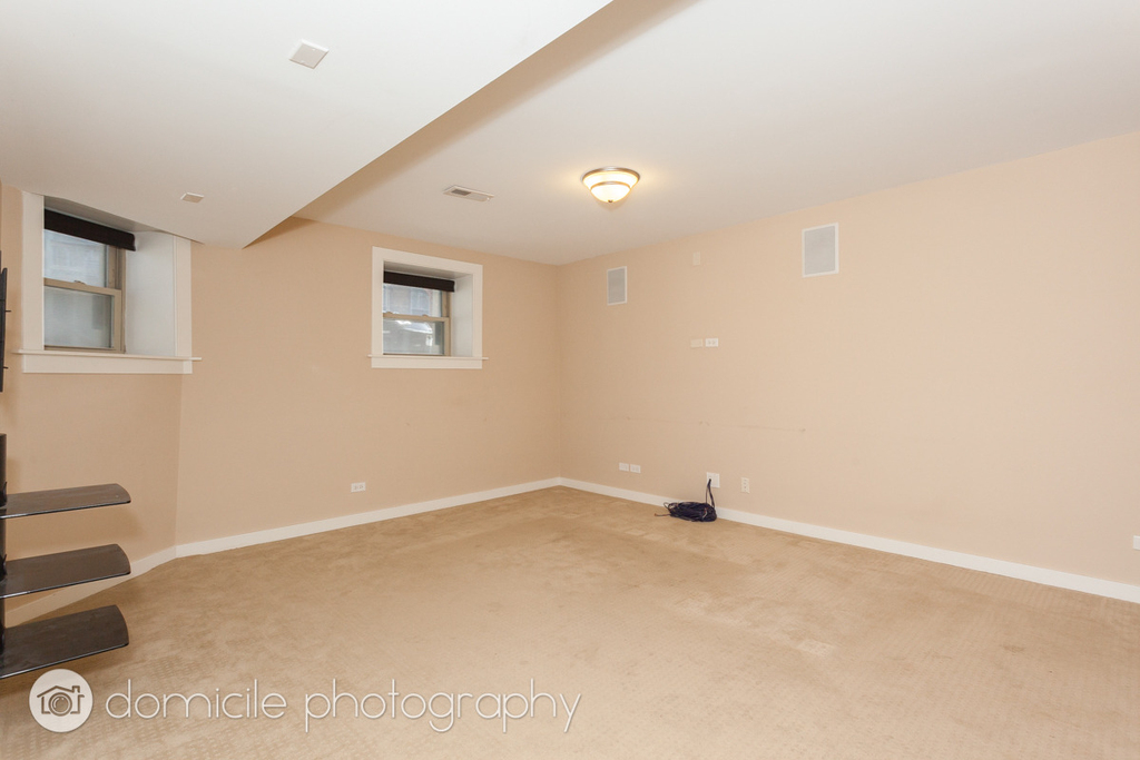 815 W Newport Avenue - Photo 16