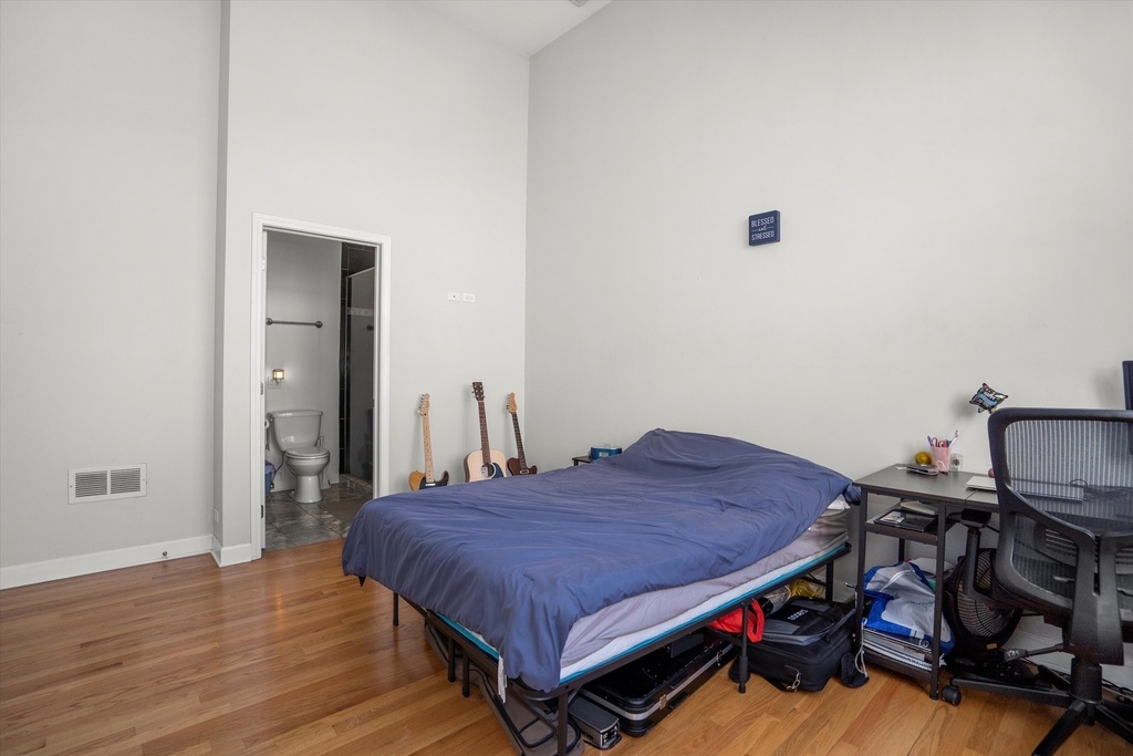 3734 N Wilton Avenue - Photo 10