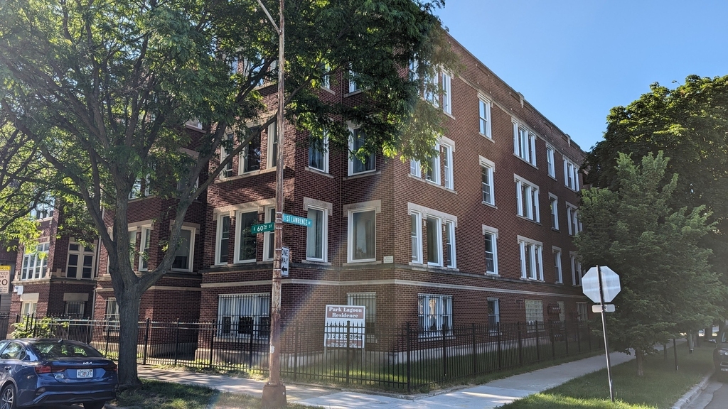 607 E 60th Street - Photo 0