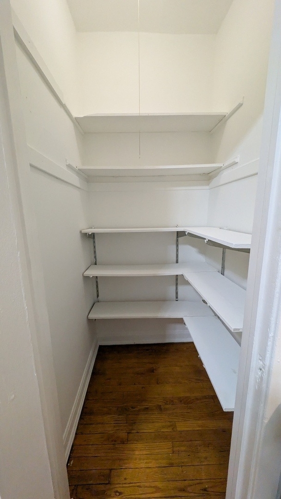 607 E 60th Street - Photo 6