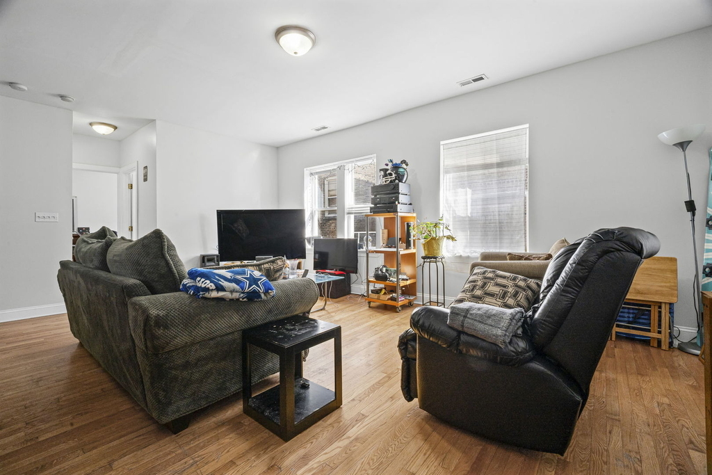 6319 N Sacramento Avenue - Photo 2