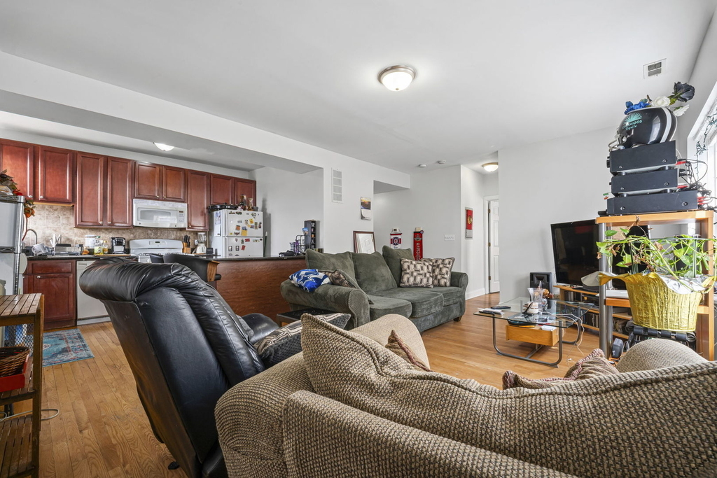 6319 N Sacramento Avenue - Photo 3
