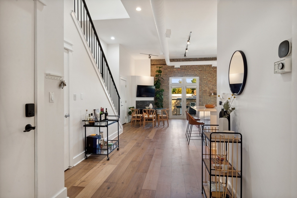 1243 N Wolcott Avenue - Photo 1