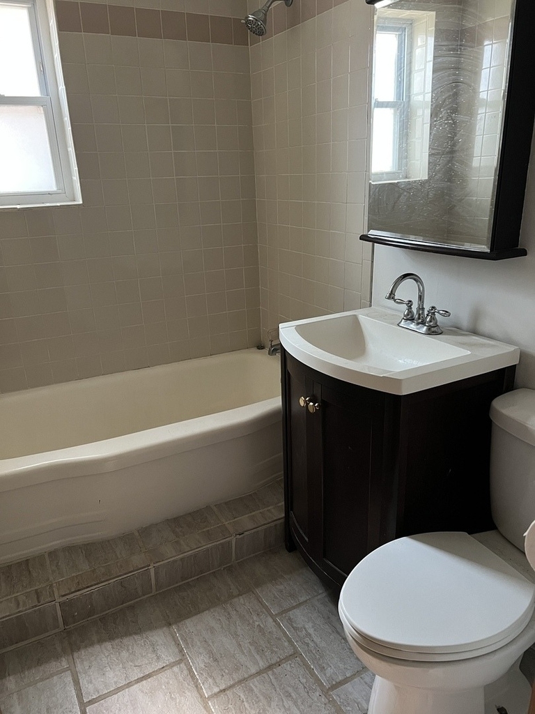 2724 W Chicago Avenue - Photo 2