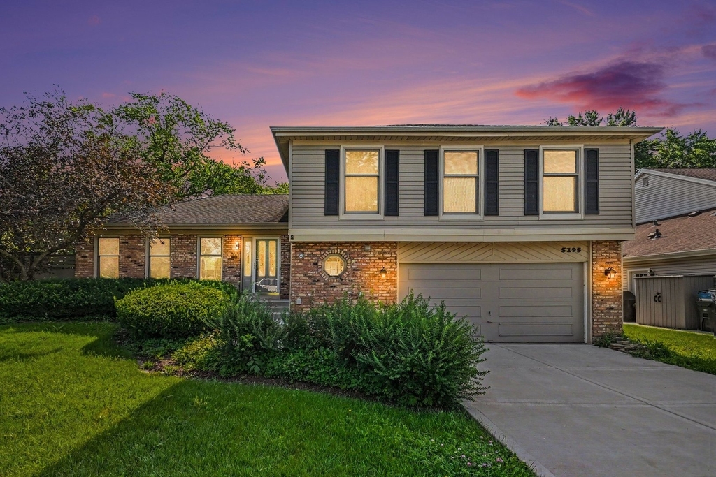 5195 Castaway Lane - Photo 0