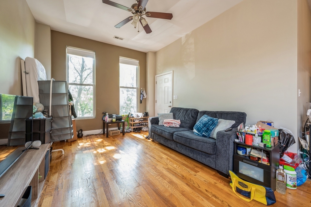 921 S Oakley Boulevard - Photo 2