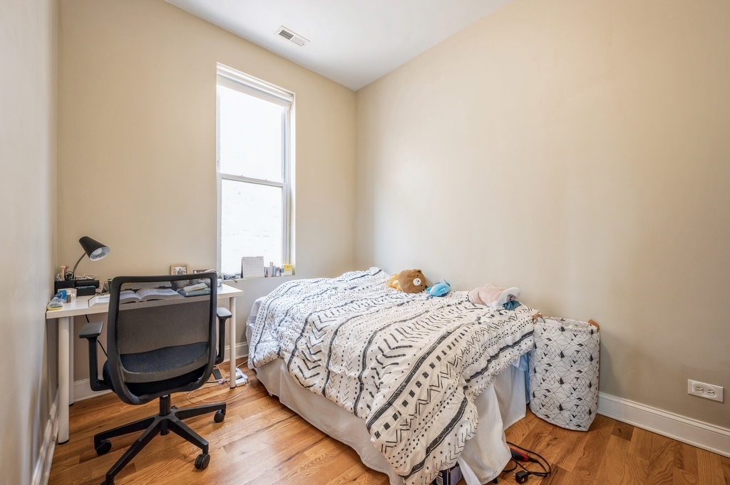 921 S Oakley Boulevard - Photo 10