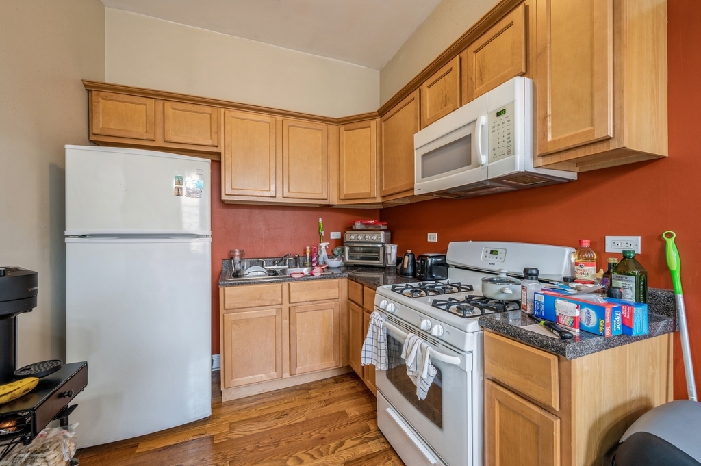 921 S Oakley Boulevard - Photo 5