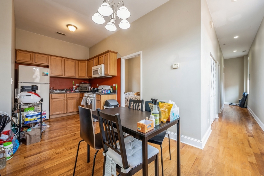 921 S Oakley Boulevard - Photo 6
