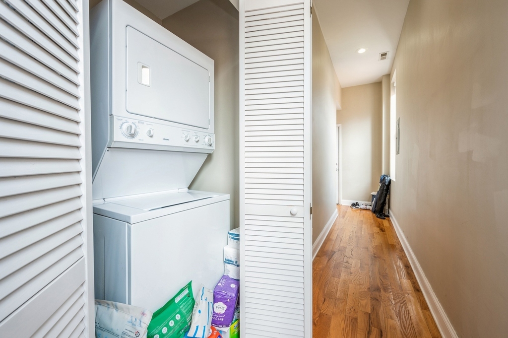 921 S Oakley Boulevard - Photo 12