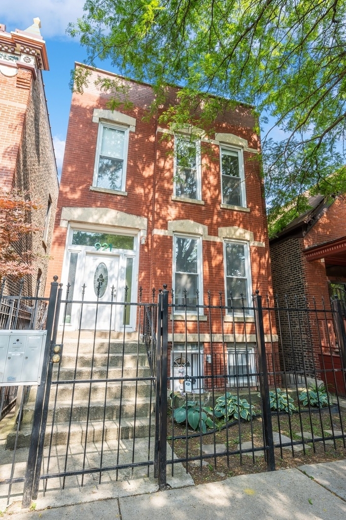 921 S Oakley Boulevard - Photo 1
