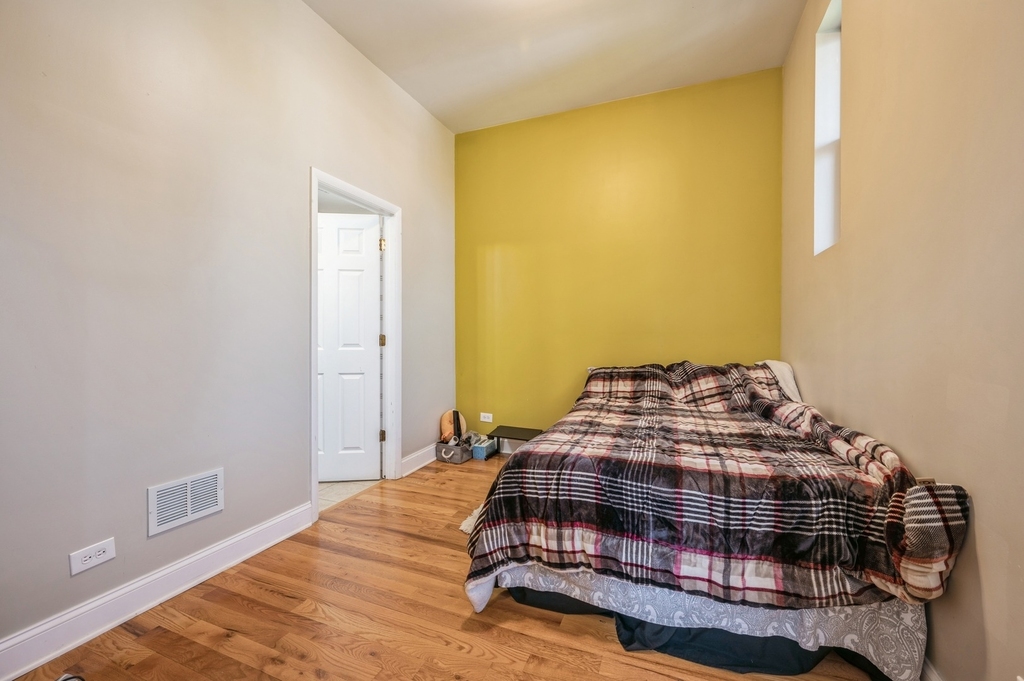 921 S Oakley Boulevard - Photo 7