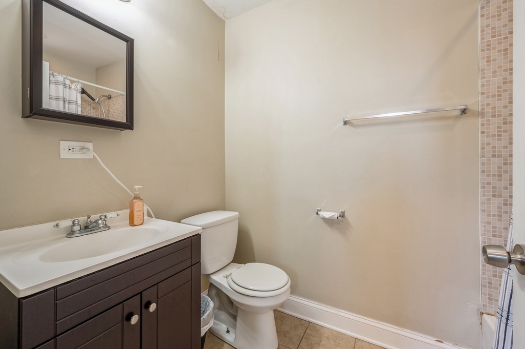 921 S Oakley Boulevard - Photo 9