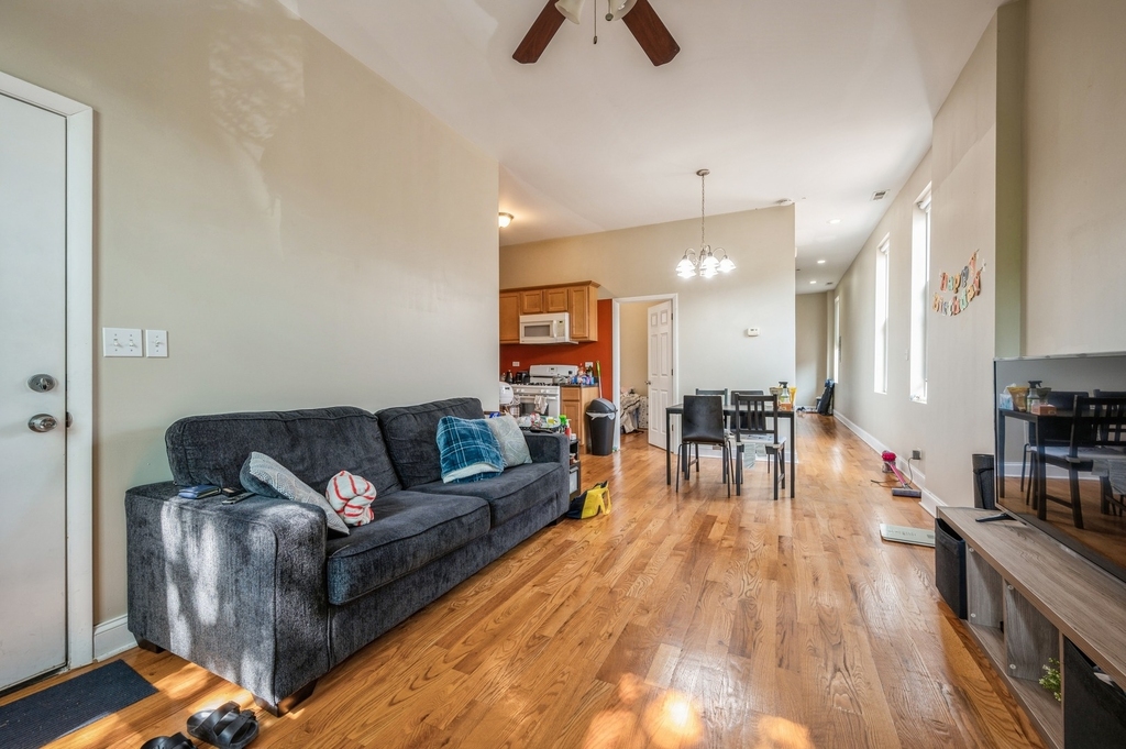 921 S Oakley Boulevard - Photo 3