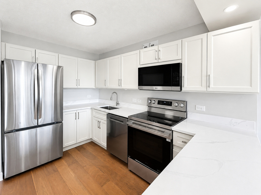 405 N Wabash Avenue - Photo 2