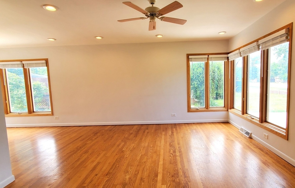 4715 W Lake Avenue - Photo 2
