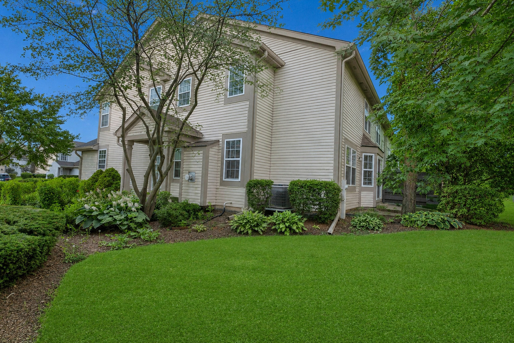 651 Lancaster Circle - Photo 2