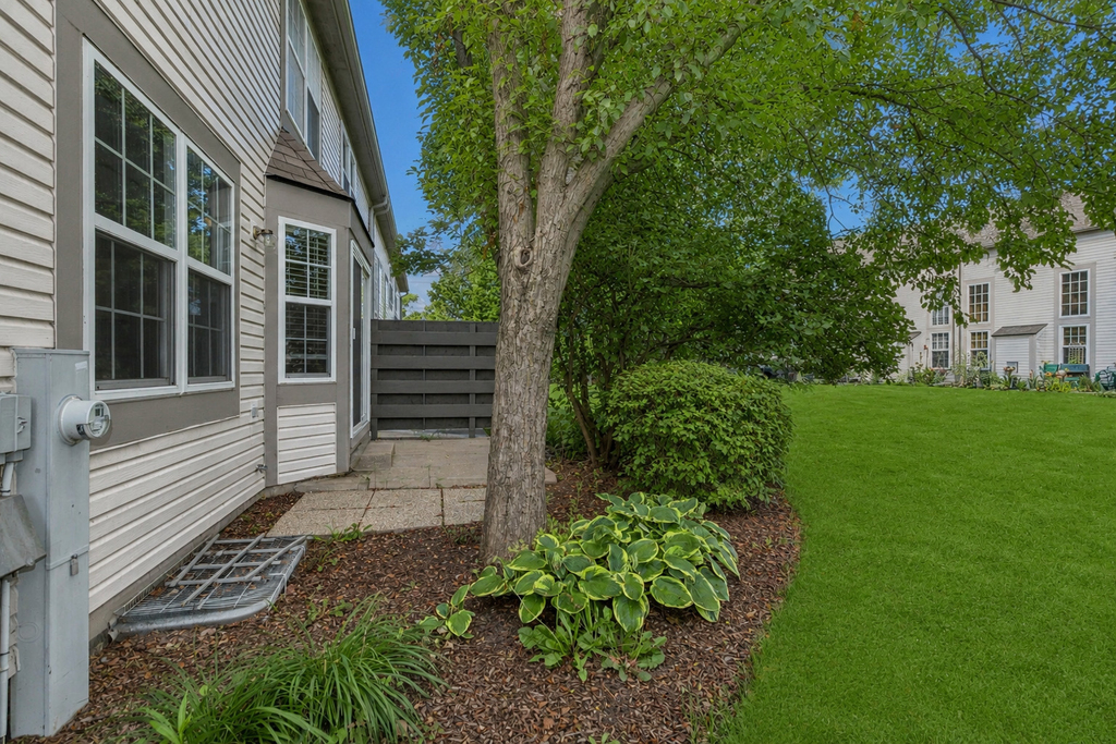 651 Lancaster Circle - Photo 4