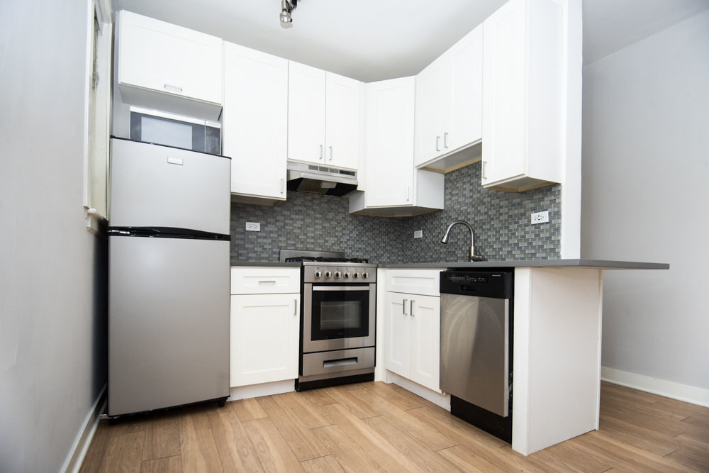 511 W Belmont Avenue - Photo 1