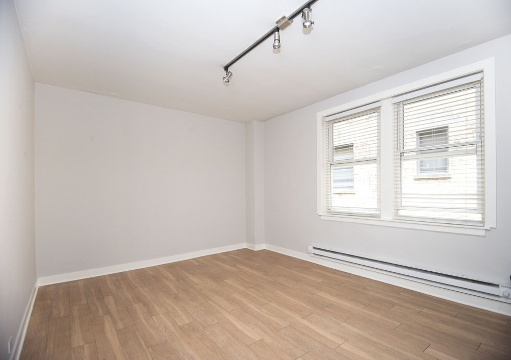 511 W Belmont Avenue - Photo 4