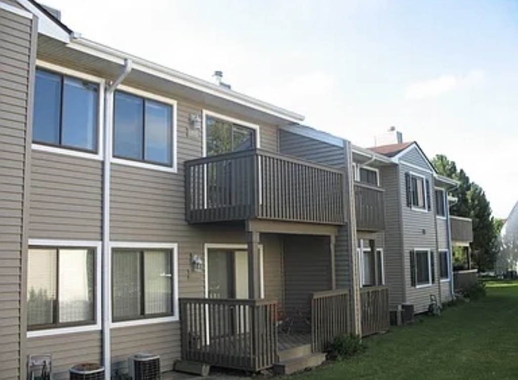 995 S Pinetree Circle - Photo 1