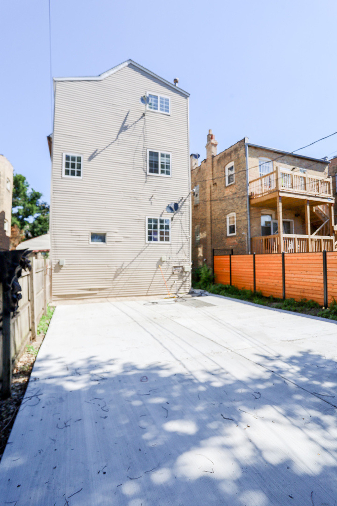 3525 W Dickens Avenue - Photo 13