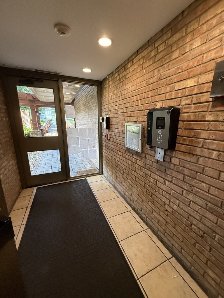 6000 Oakwood Drive - Photo 2