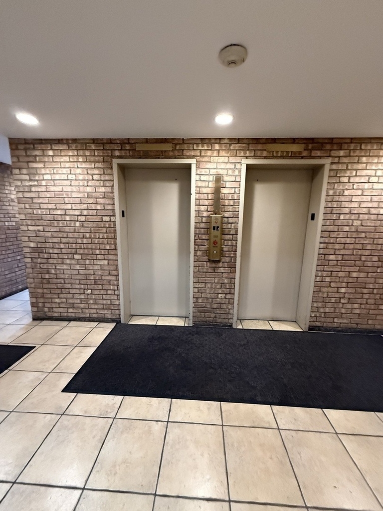 6000 Oakwood Drive - Photo 3