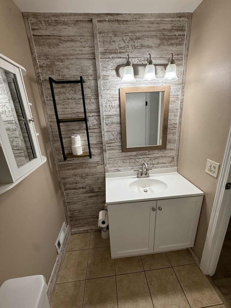 6000 Oakwood Drive - Photo 5