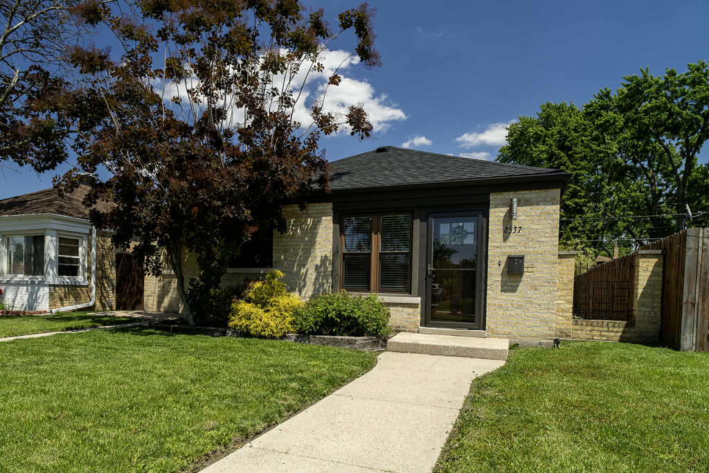 2537 Willow Street - Photo 0