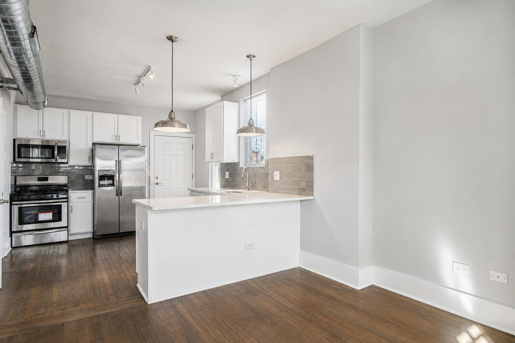 2117 W 18th Street - Photo 1