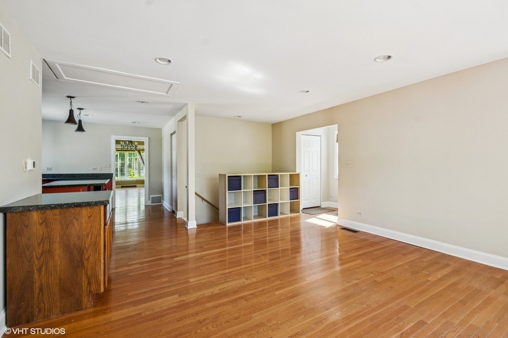 344 W Maple Street - Photo 6