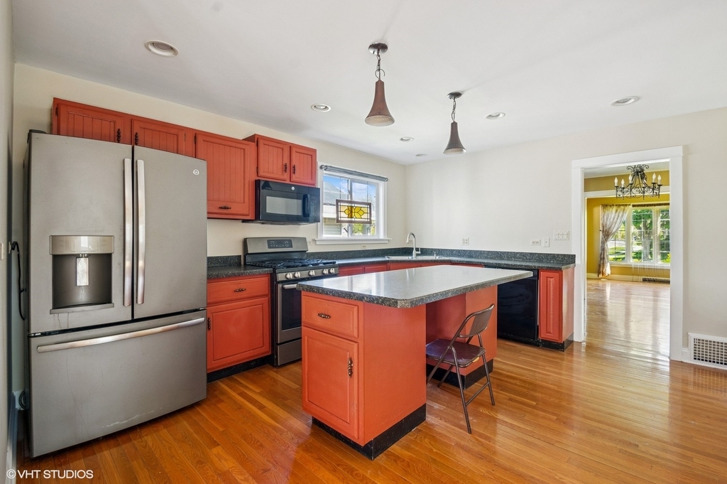 344 W Maple Street - Photo 3