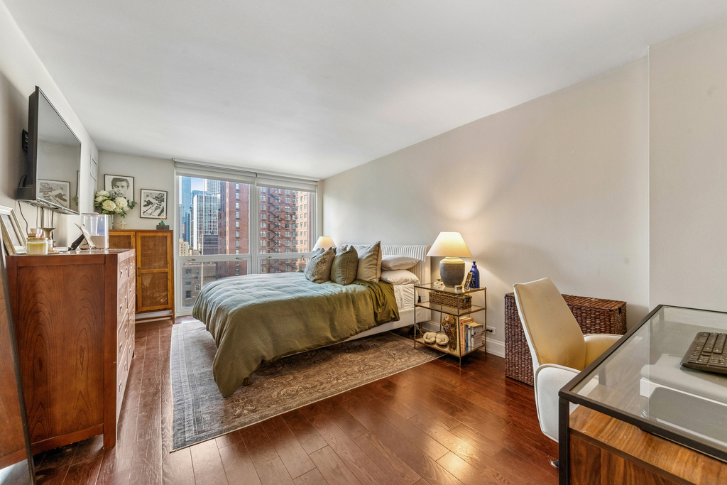 1340 N Astor Street - Photo 4