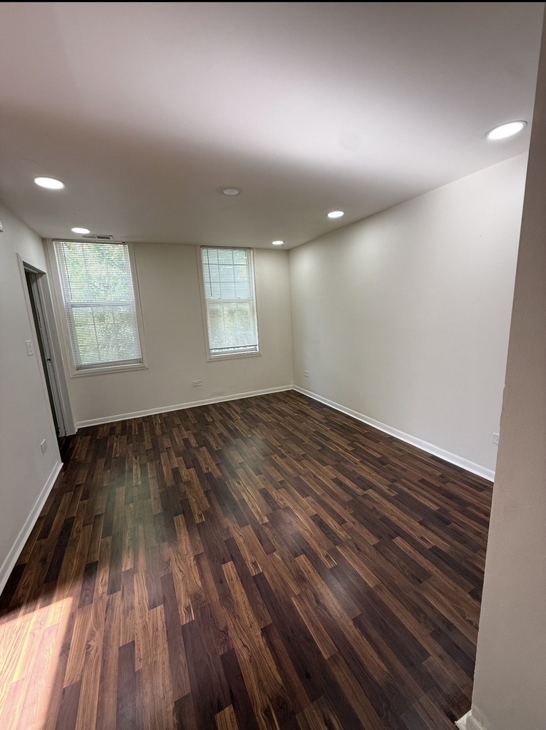 1617 W 38th Place - Photo 1
