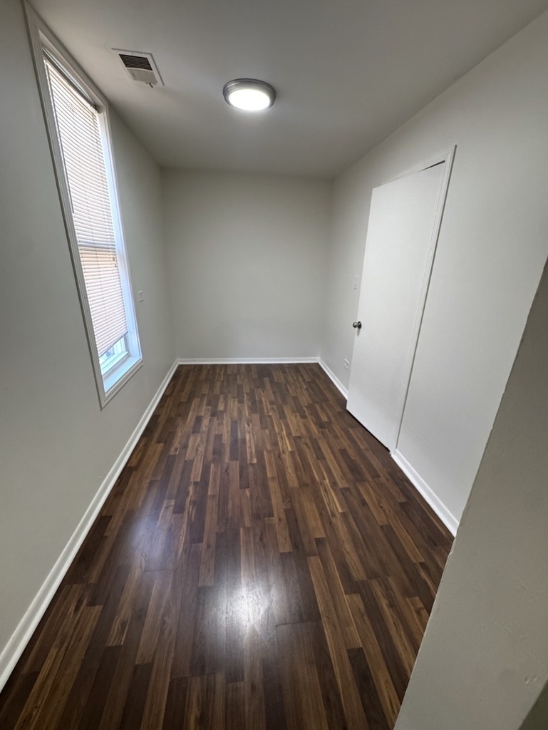 1617 W 38th Place - Photo 8