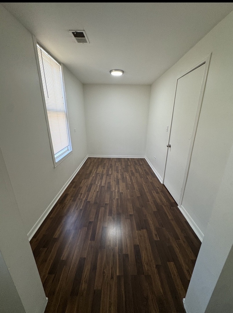 1617 W 38th Place - Photo 4