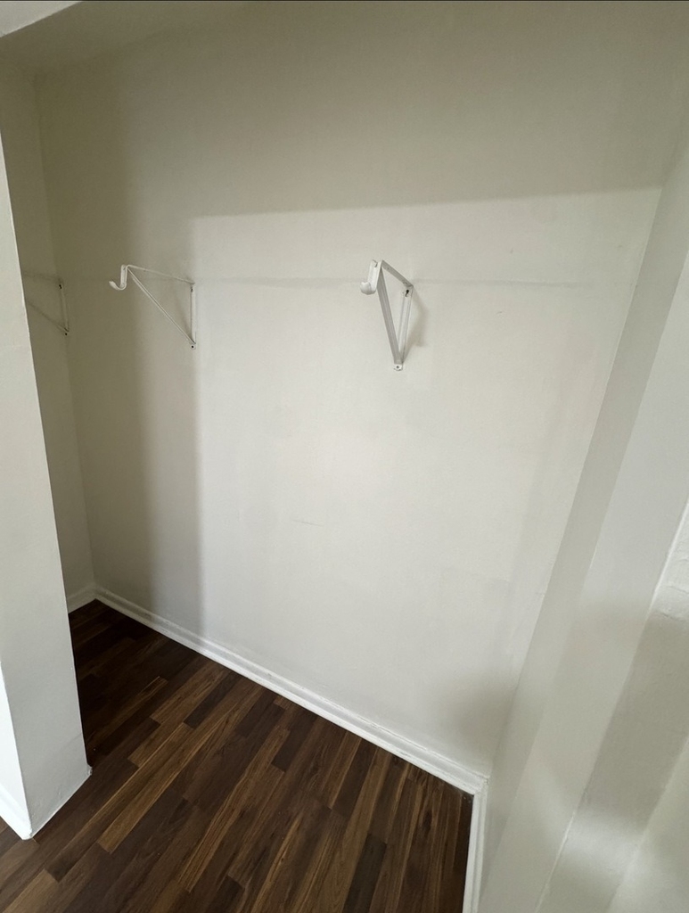 1617 W 38th Place - Photo 9