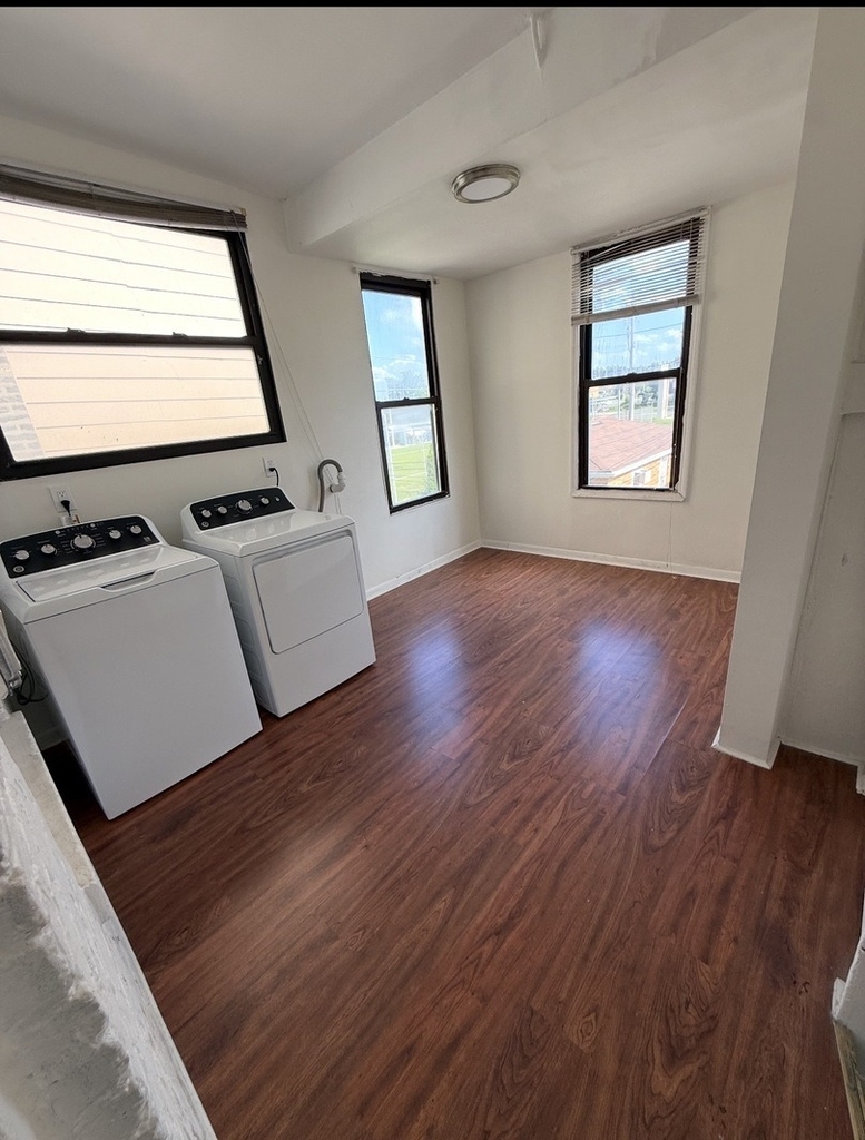 1617 W 38th Place - Photo 3