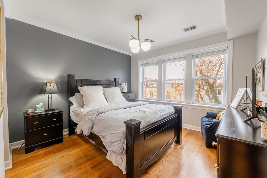 3214 W Berteau Avenue - Photo 4