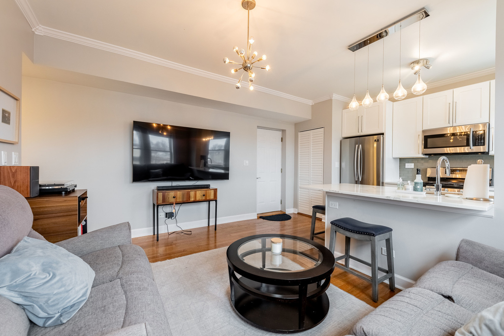 3214 W Berteau Avenue - Photo 2
