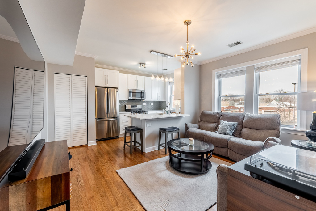3214 W Berteau Avenue - Photo 1