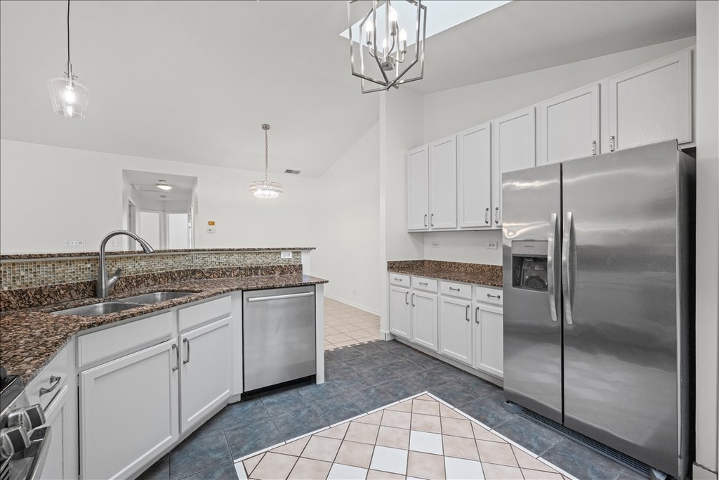 2421 Madiera Court - Photo 14
