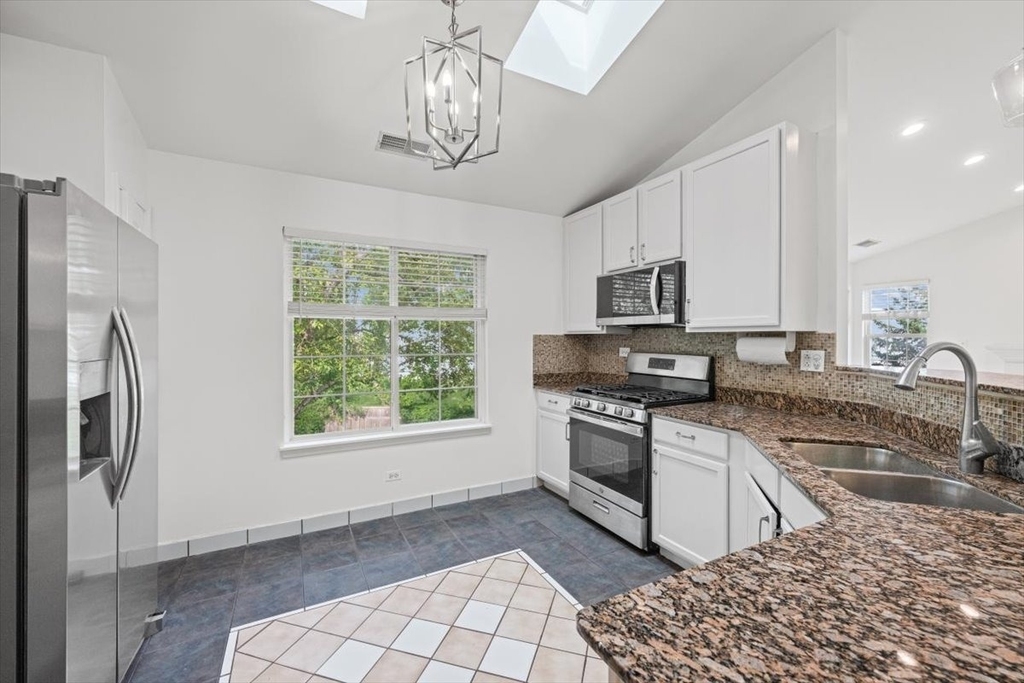 2421 Madiera Court - Photo 15